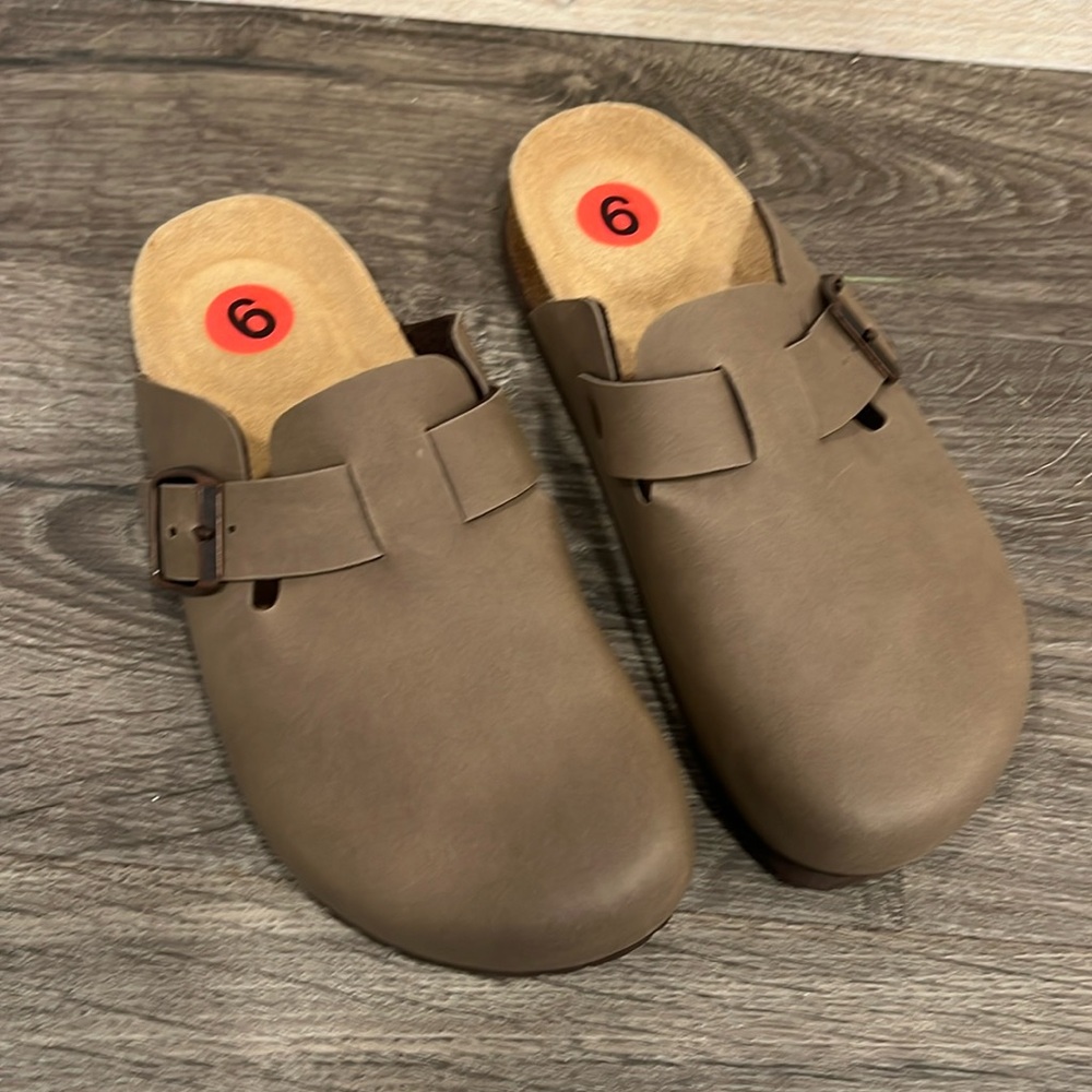 Cushionaire Brown/Mocha Clogs